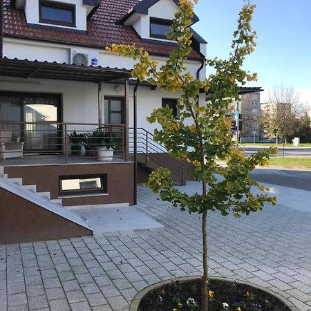 Eva Rooms & Studio Apartment Karlovac Extérieur photo