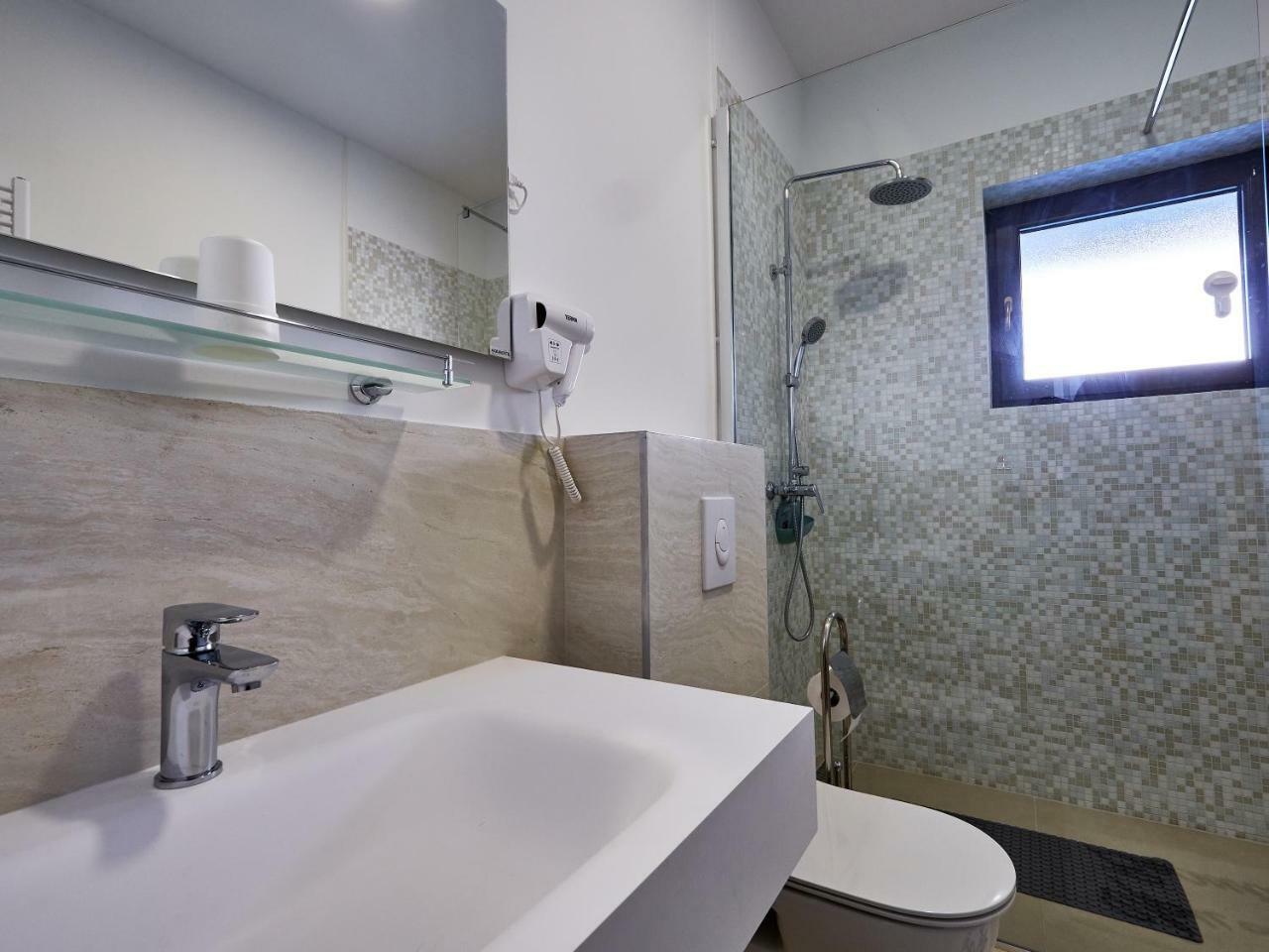 Eva Rooms & Studio Apartment Karlovac Extérieur photo