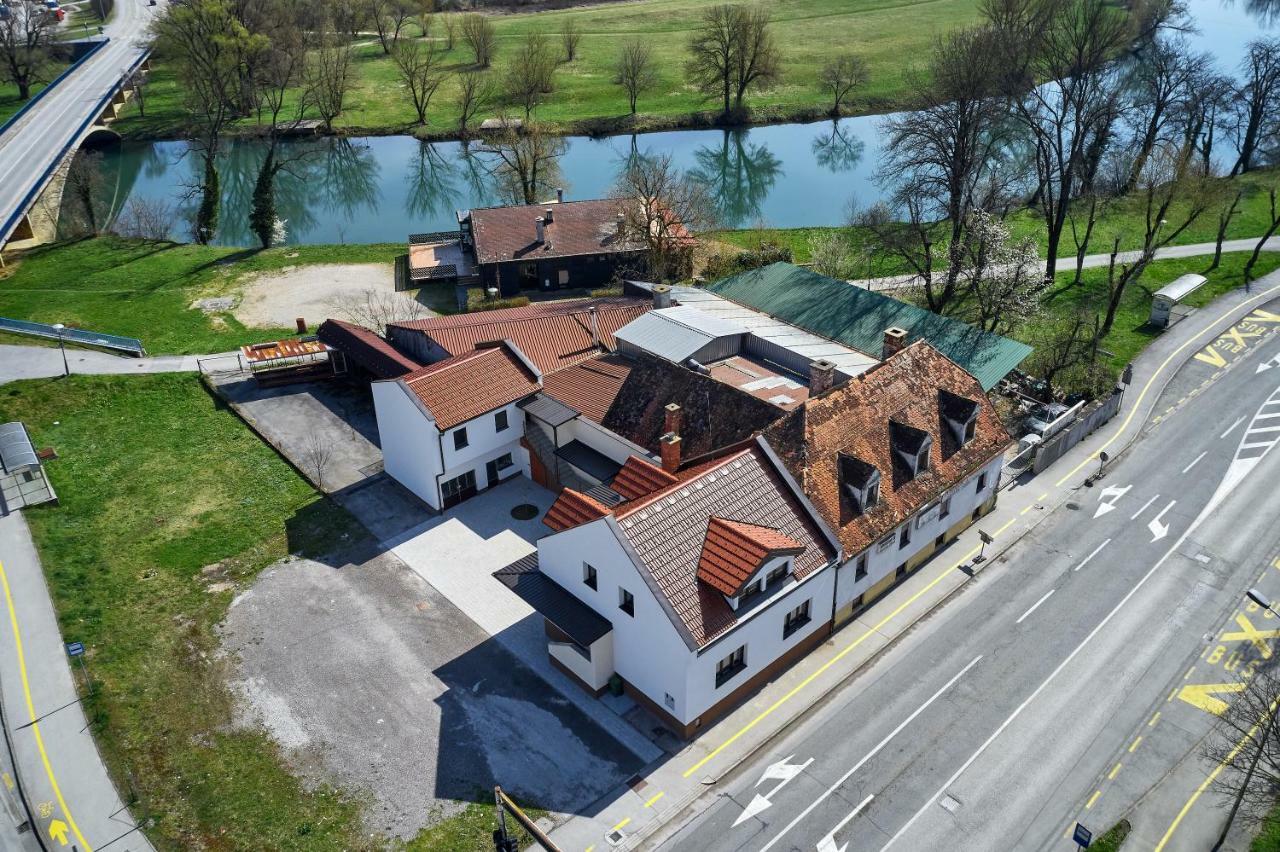 Eva Rooms & Studio Apartment Karlovac Extérieur photo