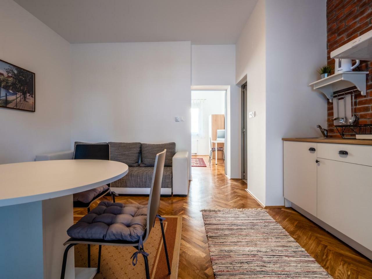 Eva Rooms & Studio Apartment Karlovac Extérieur photo
