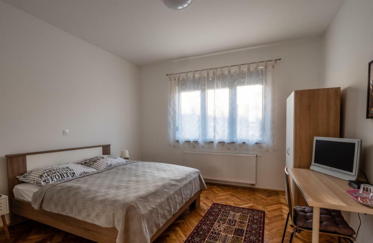 Eva Rooms & Studio Apartment Karlovac Extérieur photo