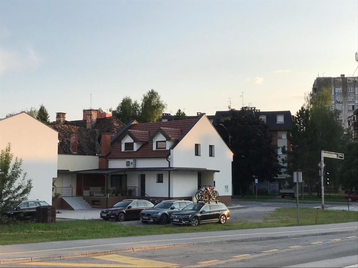 Eva Rooms & Studio Apartment Karlovac Extérieur photo